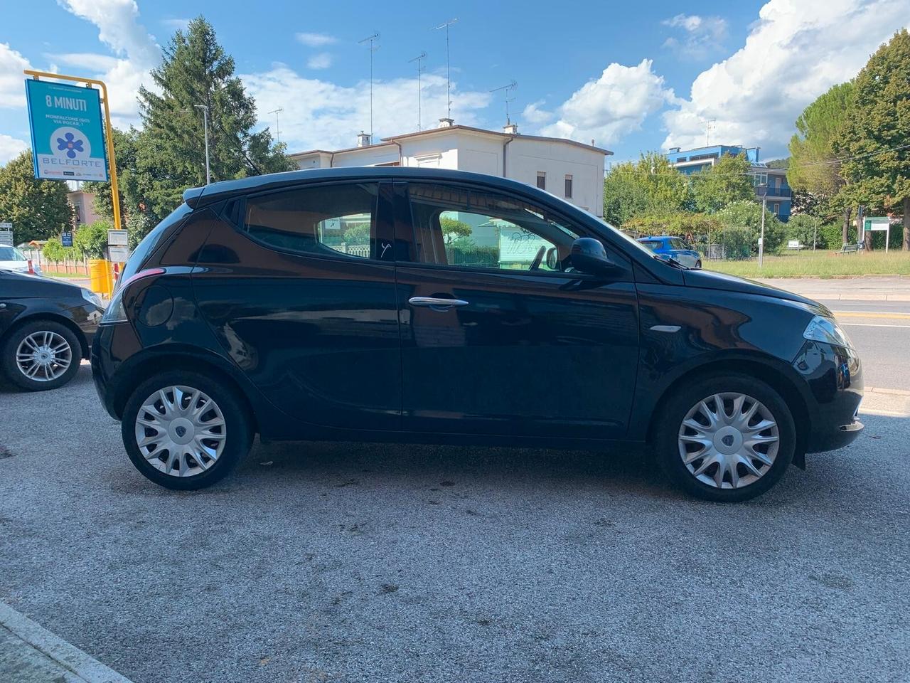 Lancia Ypsilon 1.2 69 CV S&S Silver Neopat.
