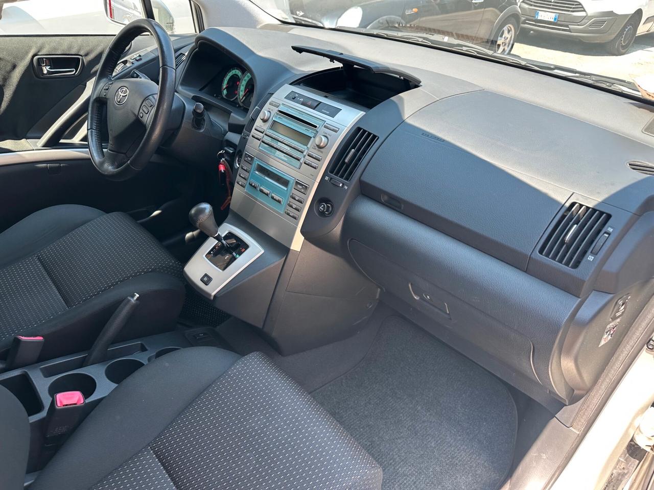 Toyota Corolla Verso 1.8 16V MMT MY'08 7pti