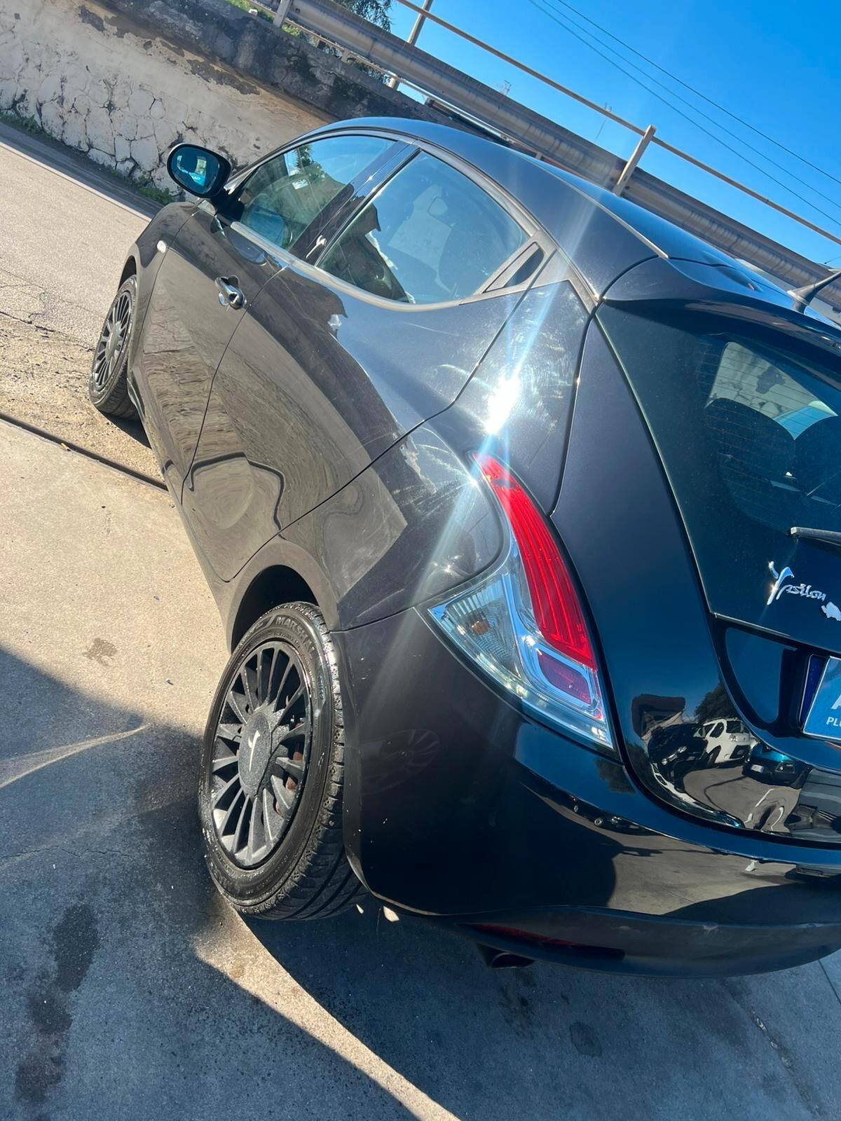 Lancia Ypsilon 1.2 69 CV 5 porte GPL Ecochic Gold