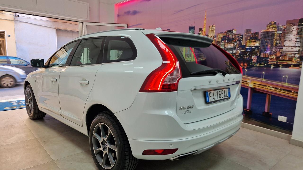 Volvo XC 60 XC60 D4 AWD R-design Momentum