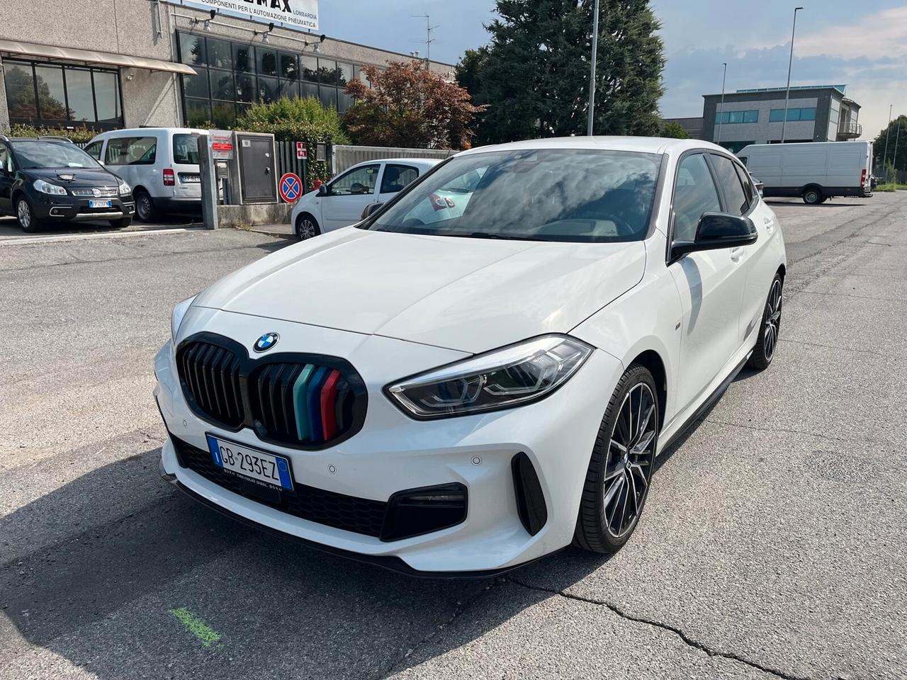 Bmw 118 118d 5p. Msport
