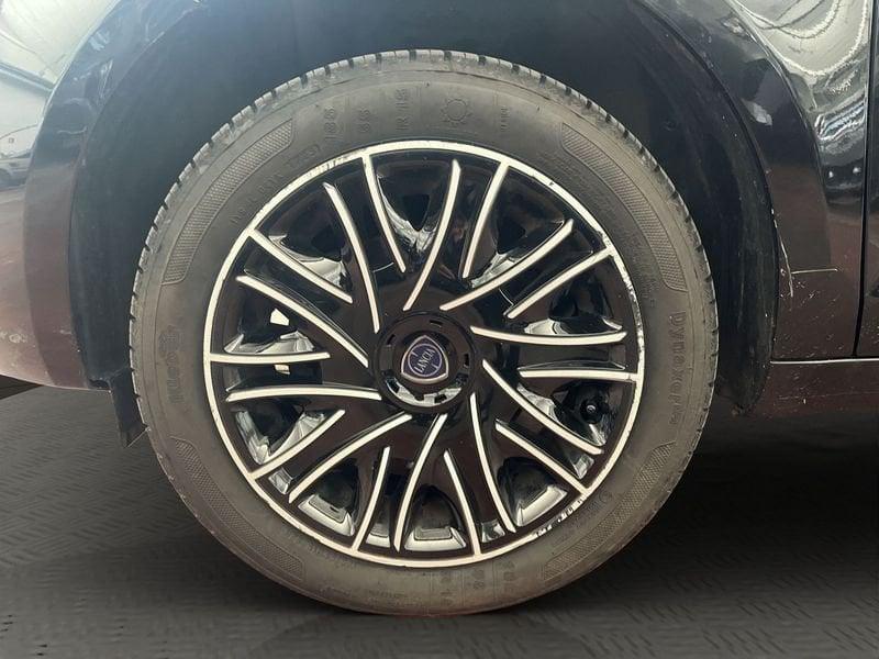 Lancia Ypsilon Ypsilon 1.0 firefly hybrid Silver s&s 70cv - PROMO SIRONIAUTO+