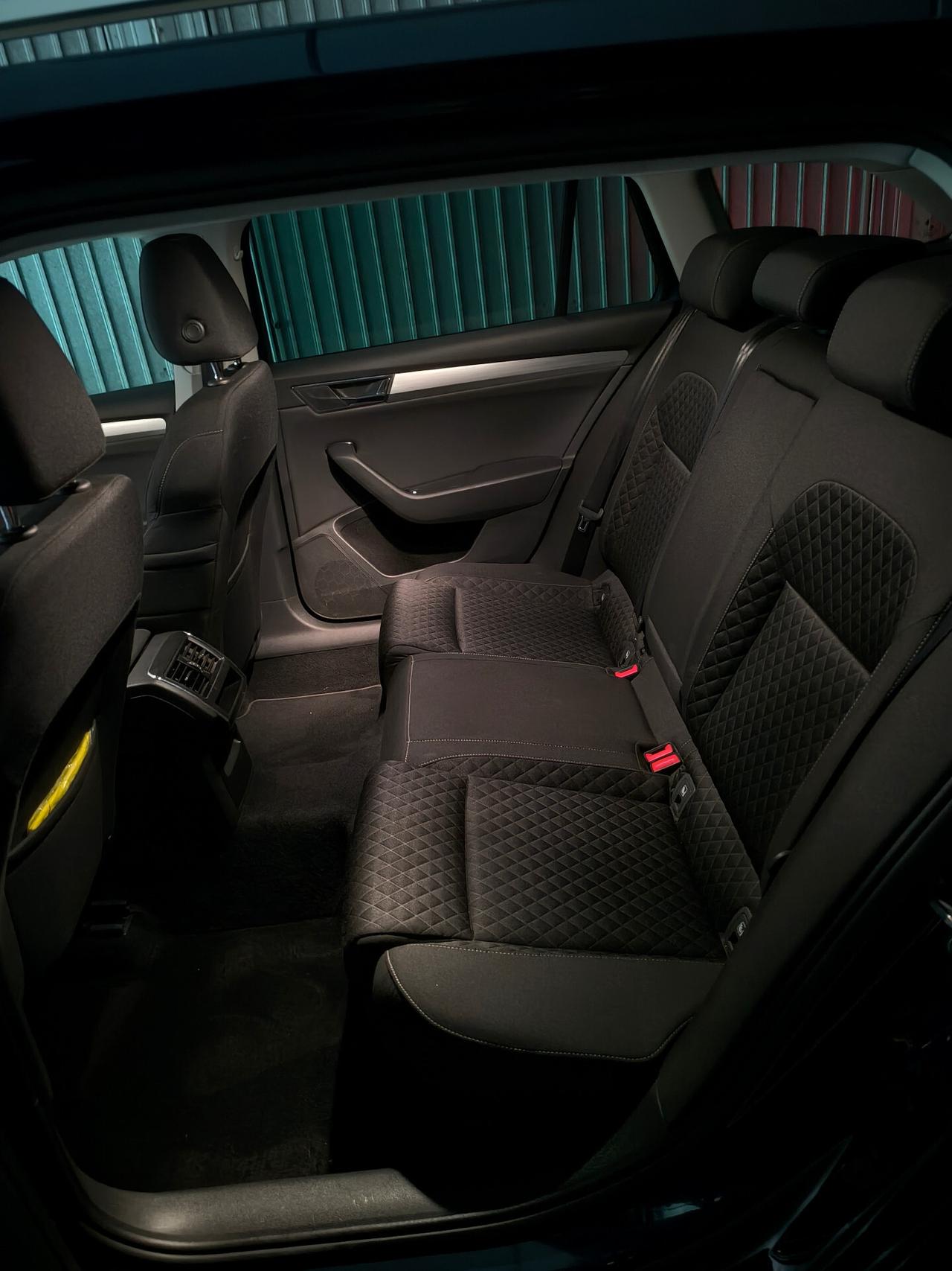 Skoda Superb 2.0 TDI EVO 150 CV SCR DSG Wagon Executive