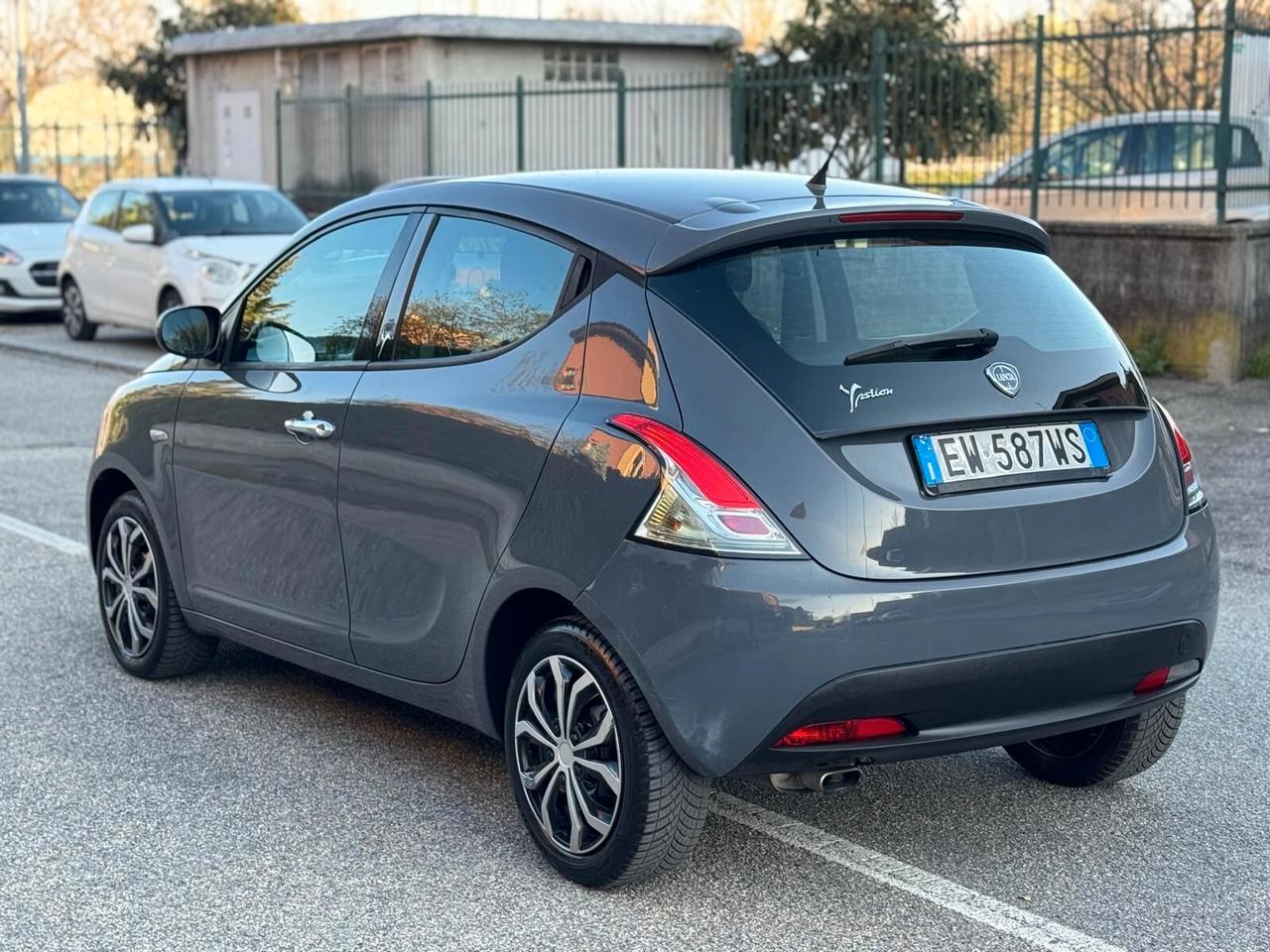 Lancia Ypsilon 1.2 69 CV 5 porte S&S Platinum