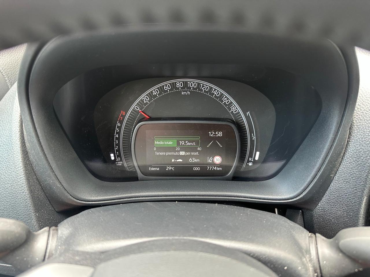 Toyota Aygo X 1.0 5P. 05/25 KM.7774 UNIPRO.