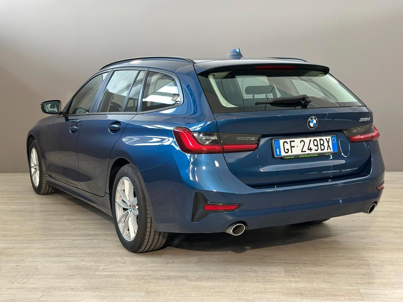 BMW 318d Touring MHEV Business Advantage auto
