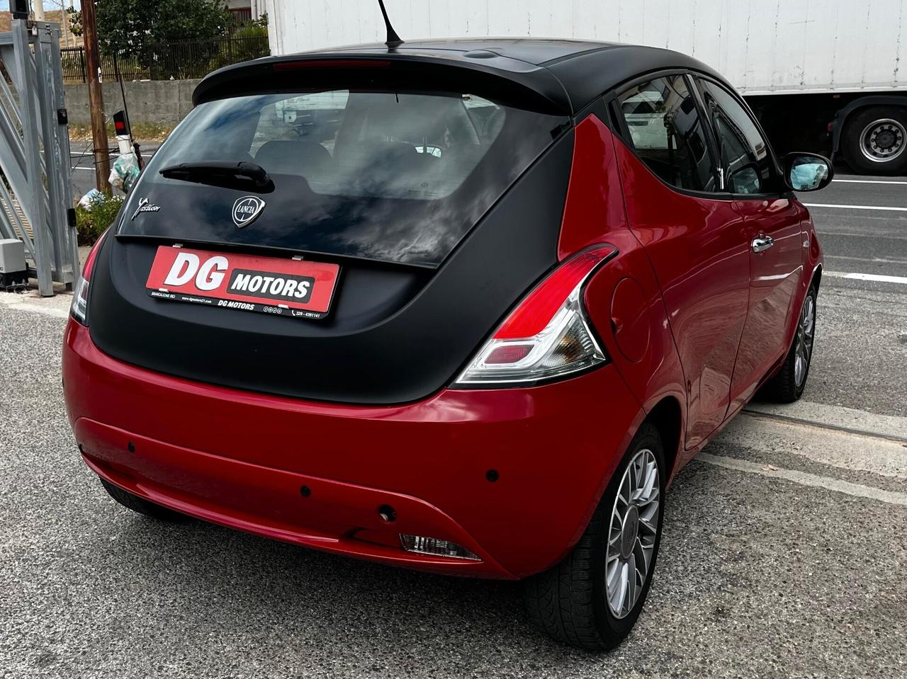 Lancia Ypsilon 1.2 69 CV 5 porte GPL Ecochic Silver
