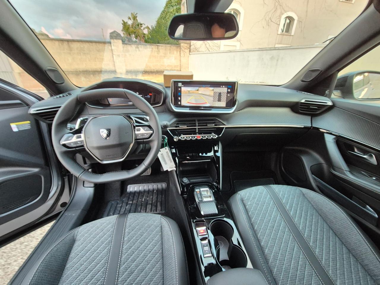Peugeot 2008 Hybrid 136 e-DCS6 STYLE