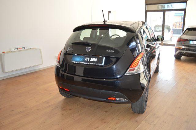 LANCIA Ypsilon 1.0 FireFly 5 porte S&S Hybrid Silver