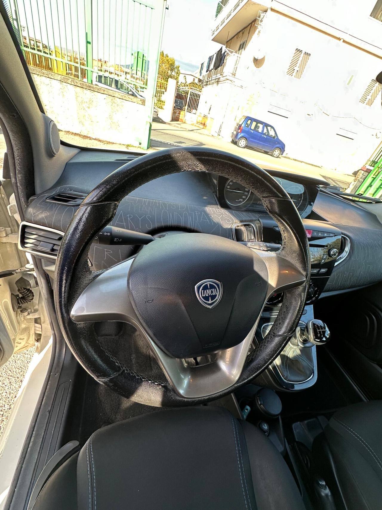 Lancia Ypsilon 0.9 TwinAir 85 CV 5 porte Metano Ecochic Gold