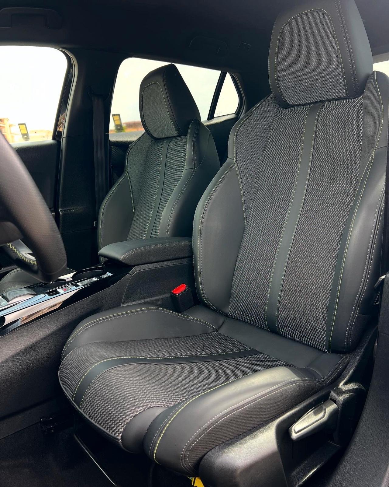 Peugeot 2008 Hybrid 145 e-DCS6 GT