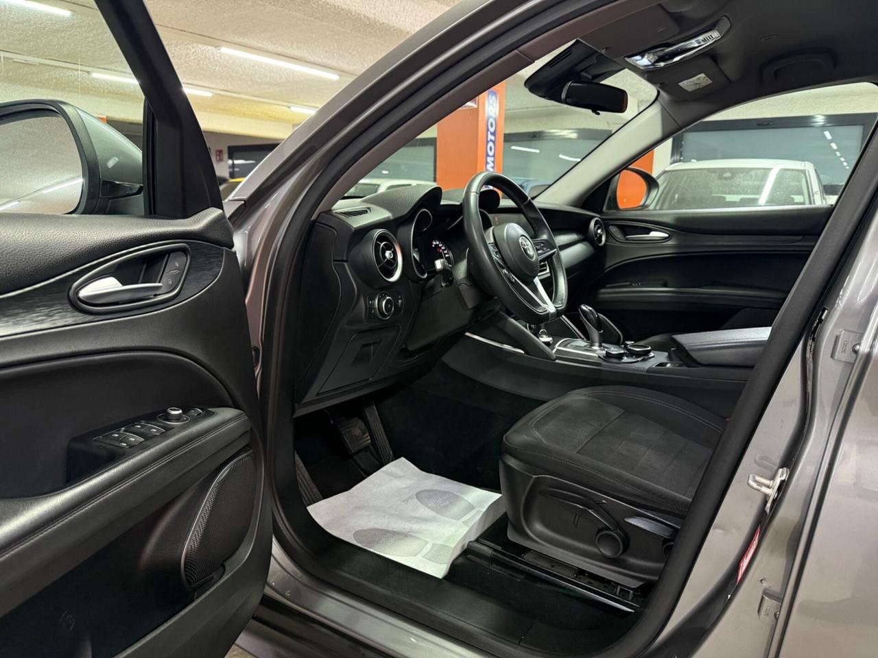 Alfa Romeo Stelvio 2.2 Turbodiesel 160 CV AT8 RWD Business
