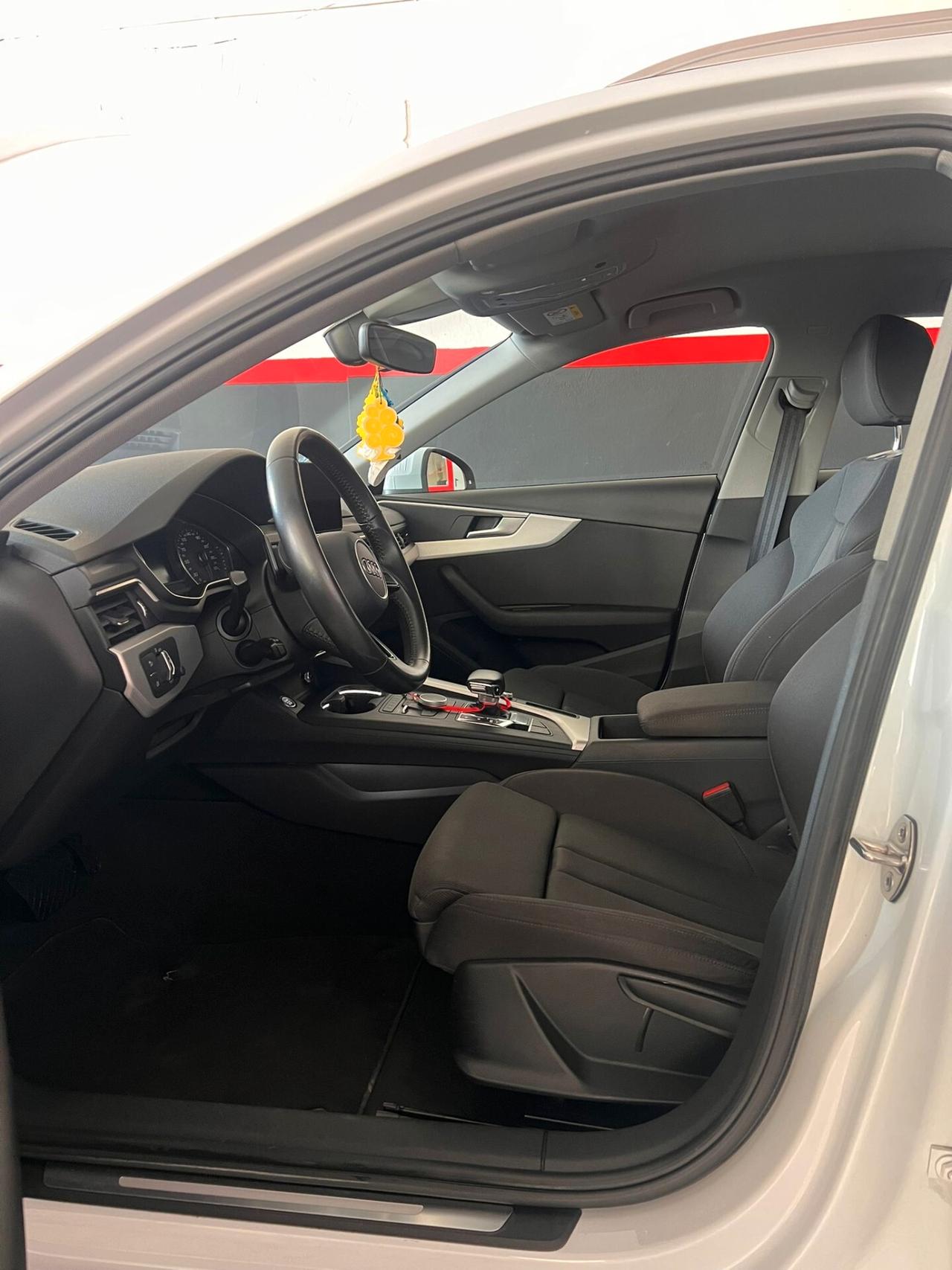 Audi A4 Avant 40 TDI S tronic line edition