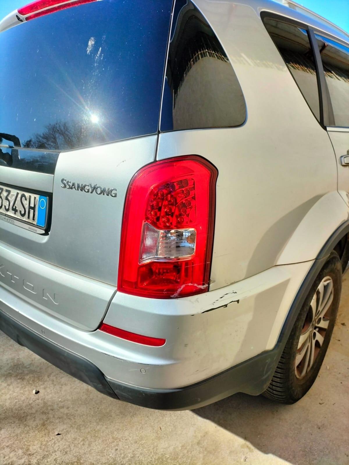 Ssangyong Rexton 2.0 Xdi 4WD- incidentata/sinistrata (motore da sostituire)