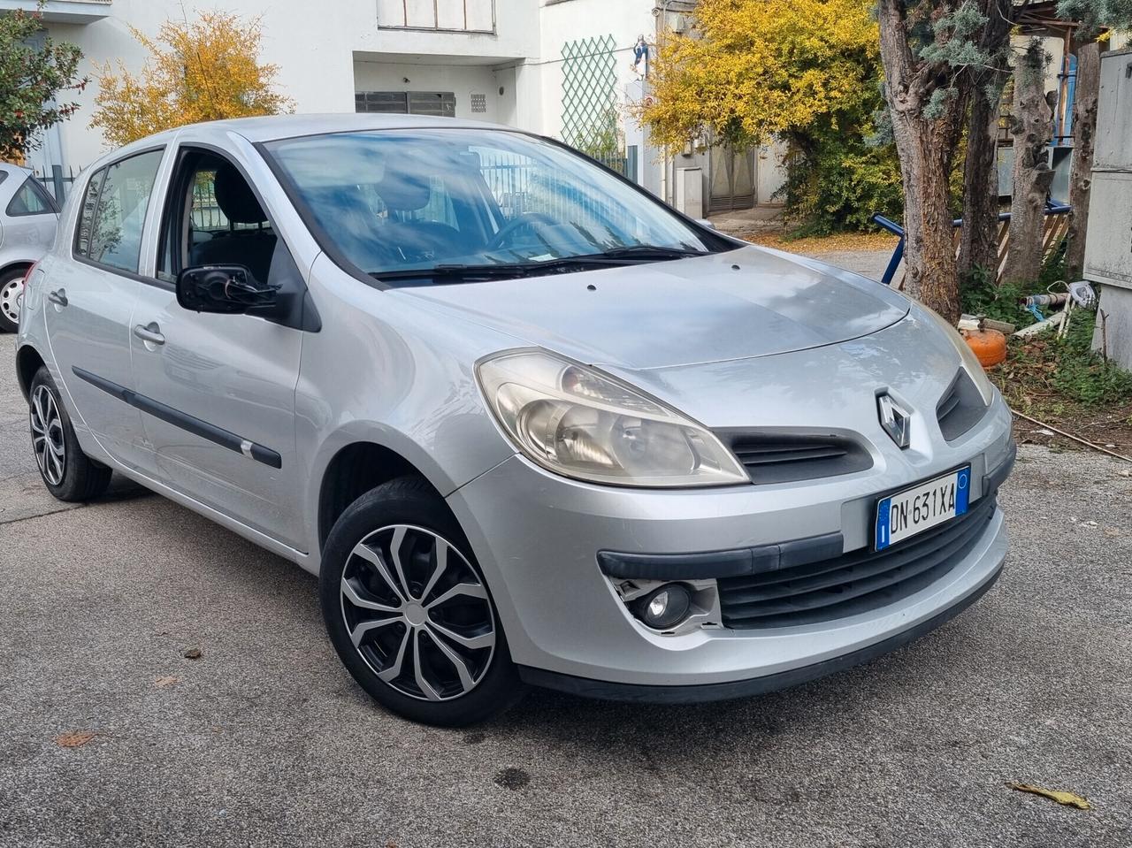 Renault Clio 1.2 16V 5 porte Le Iene