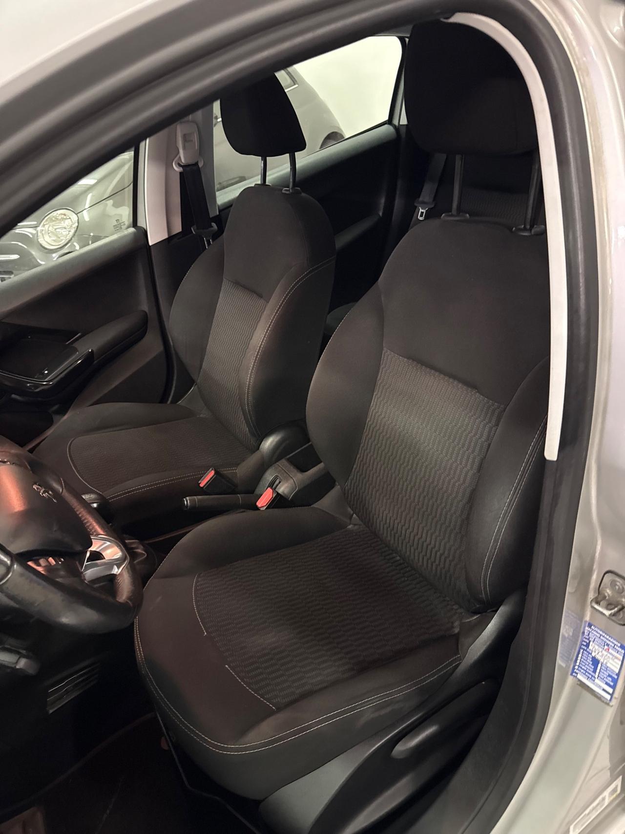 Peugeot 208 puretech 82 5p GPL ALLURE
