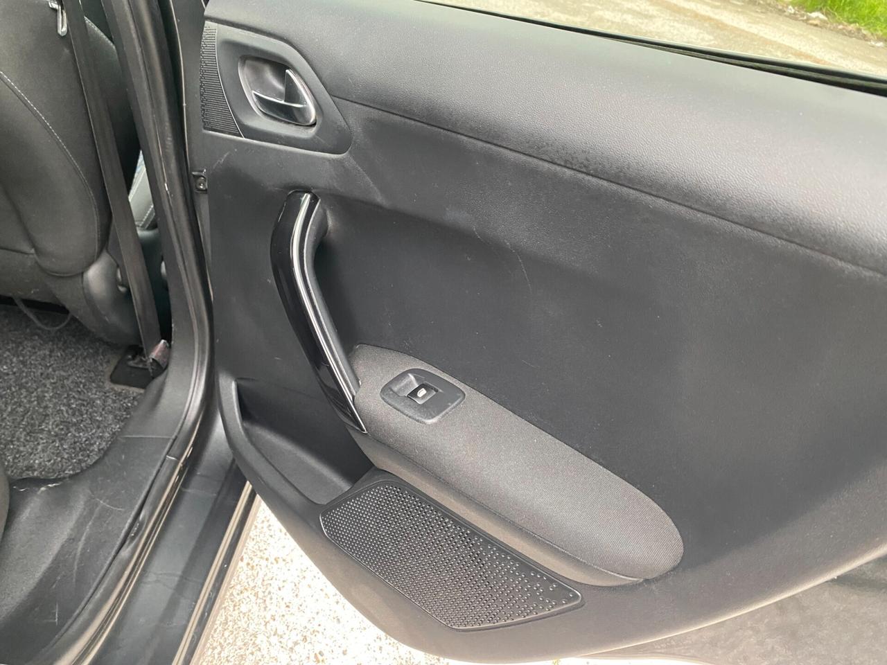 Peugeot 208 1.6 e-HDi 92 CV Stop&Start 5 porte Allure