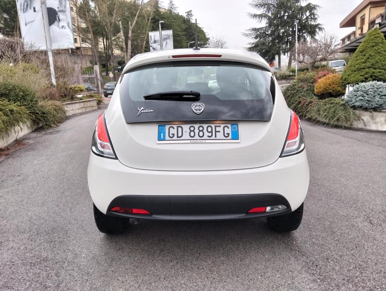 Lancia Ypsilon 1.0 FireFly 5 porte S&S Hybrid Ecochic Silver