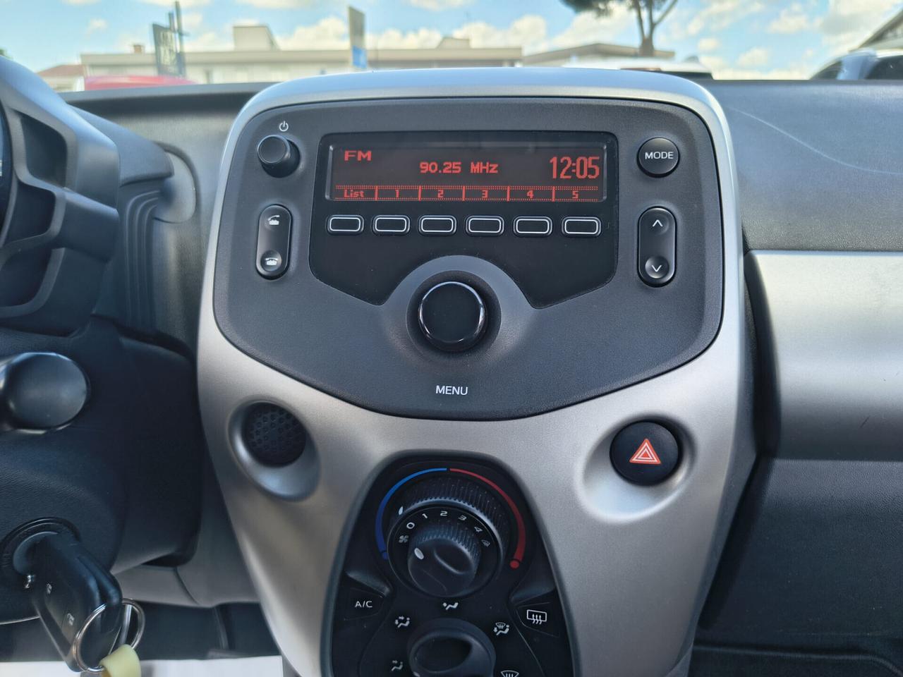 Peugeot 108 5 PORTE 1.0 benzina *GARANZIA 24 MESI*