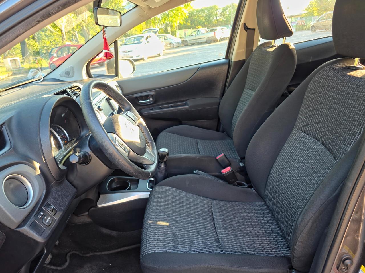 Toyota Yaris 1.0 5 porte Lounge CV-69 E5B Manuale NEO 2014