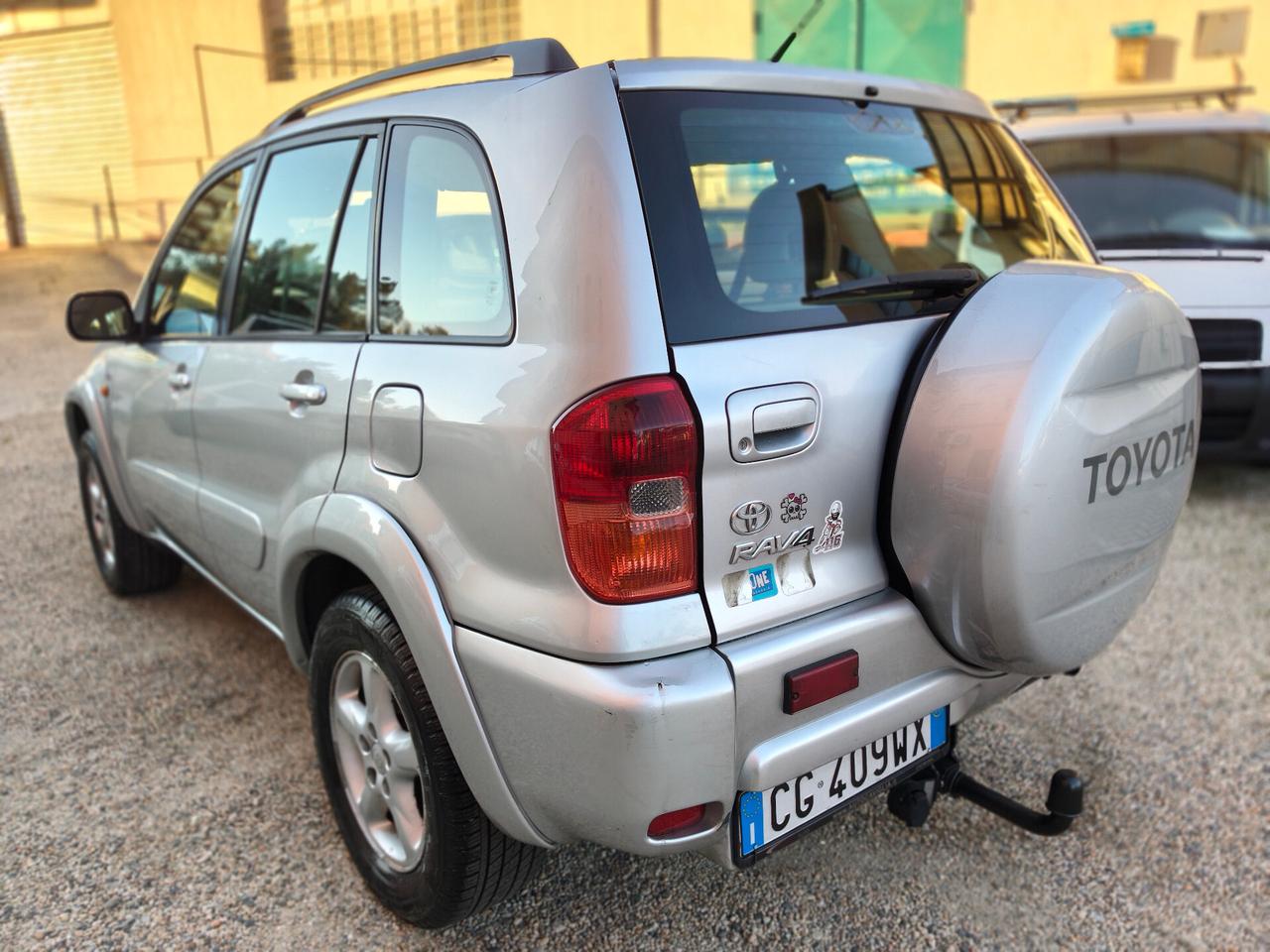 Toyota RAV 4 2.0 Tdi D-4D 5p Sol + Gancio