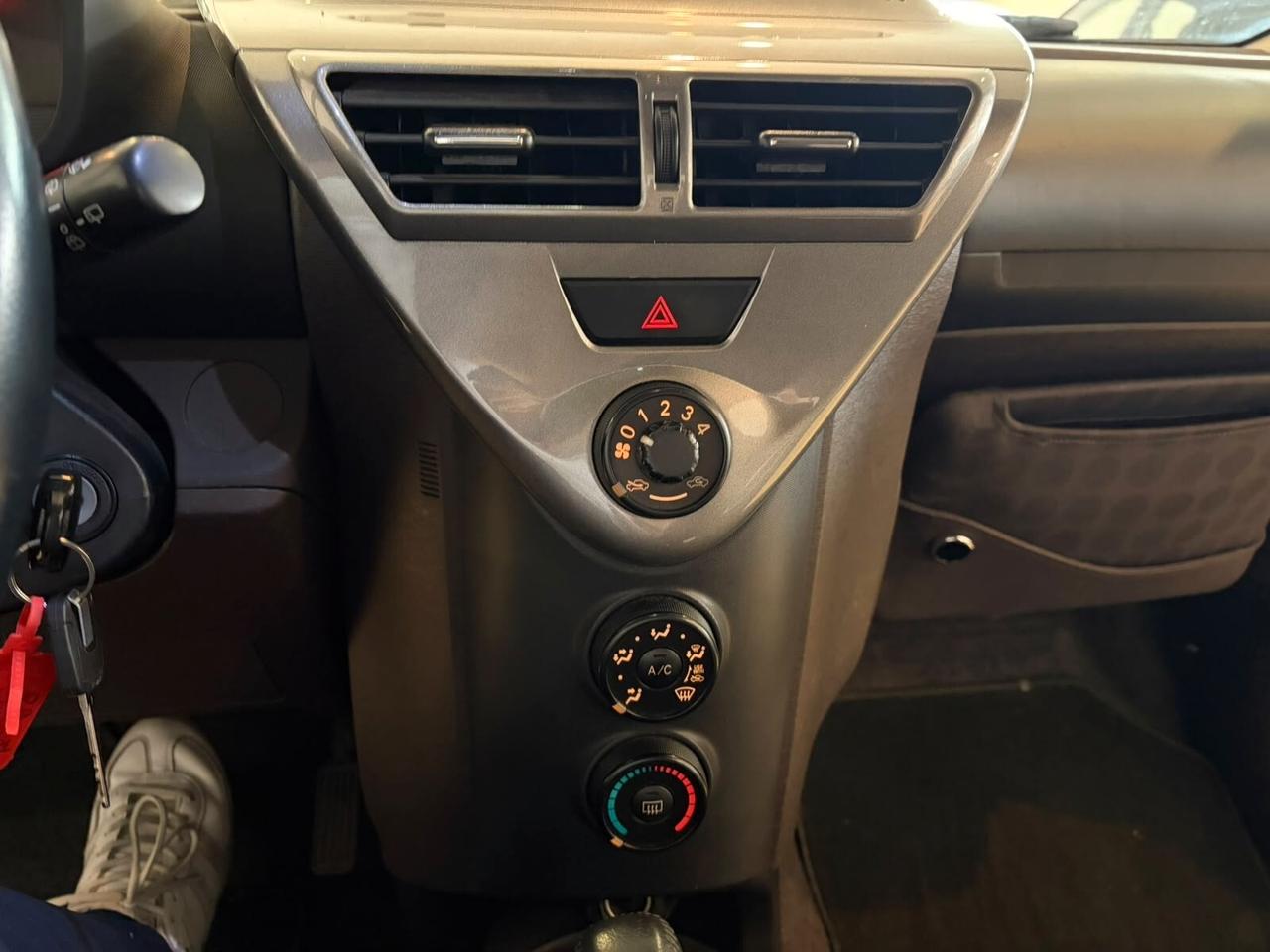 Toyota iQ 1.0 Sol