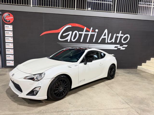 TOYOTA GT86 2.0 PERLA WHITE CERCHI IN SEDE