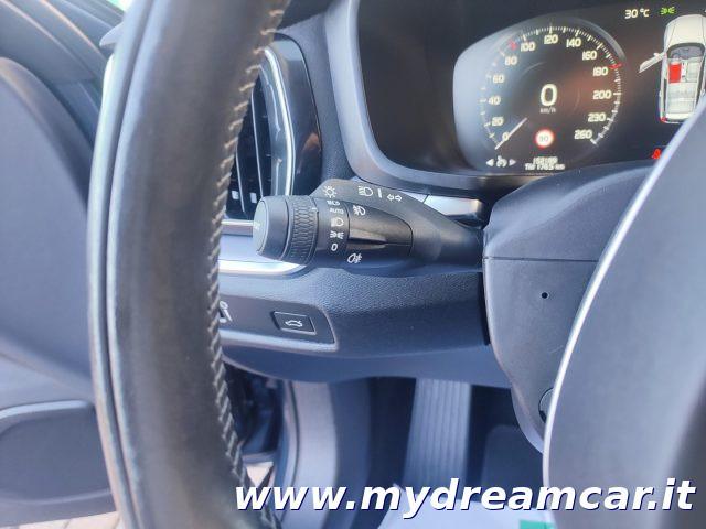 VOLVO V60 B4 (d) Geartronic Momentum Business Pro