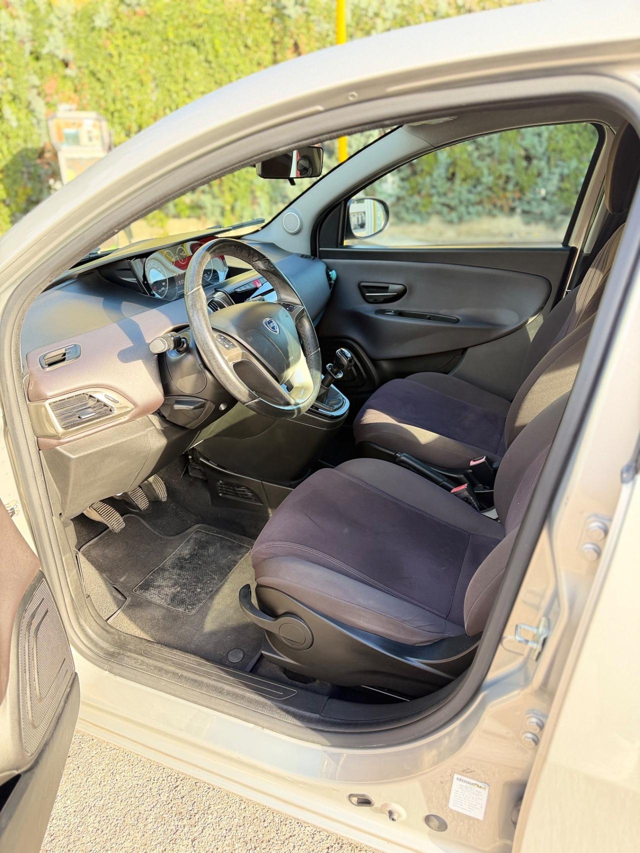 Lancia Ypsilon 900 neopatentati pronto uso garanzia