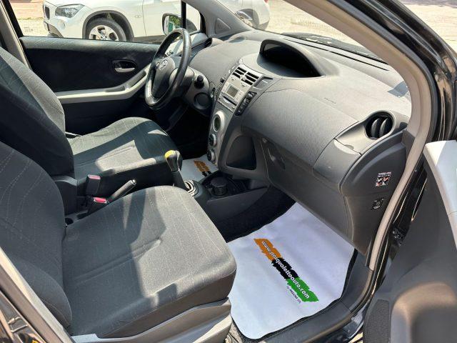 TOYOTA Yaris Ok neo pat. 1.0 5 porte Sol