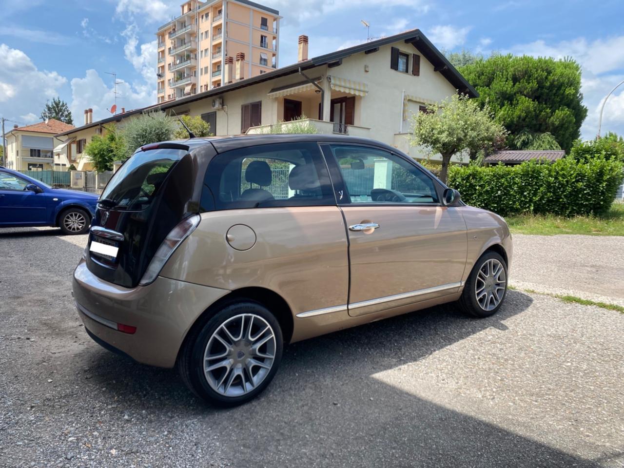 Lancia Ypsilon 1.4 16V Platino