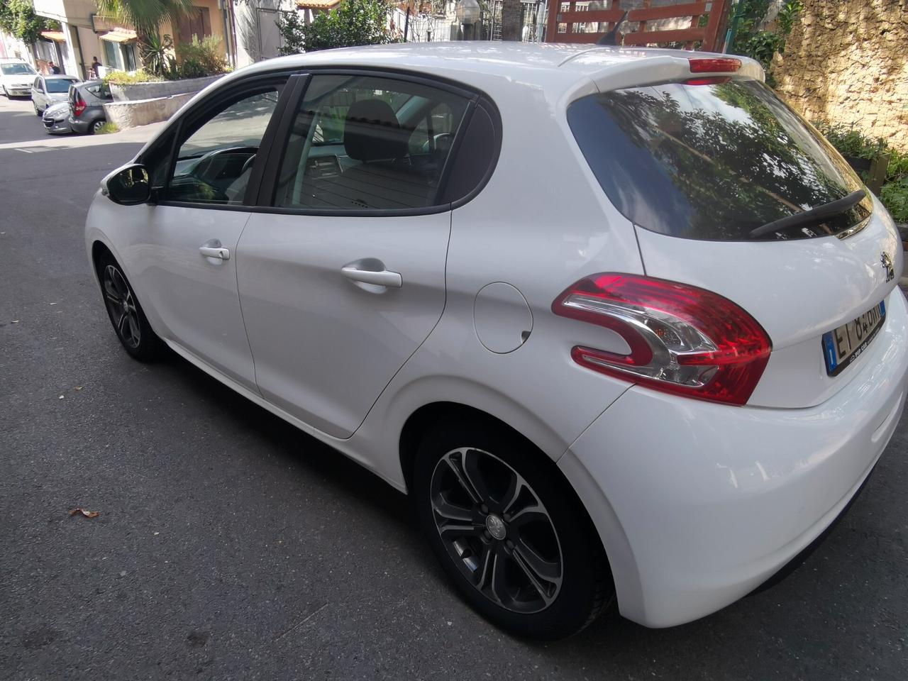 Peugeot 208 1.2 VTi 82 CV 5 porte Access 2014