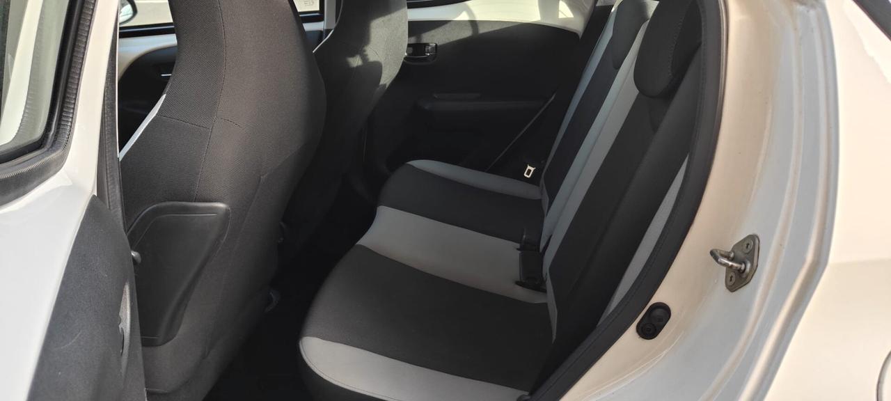 Toyota Aygo 1.0 VVT-i 69 CV 5 porte x-play TSS