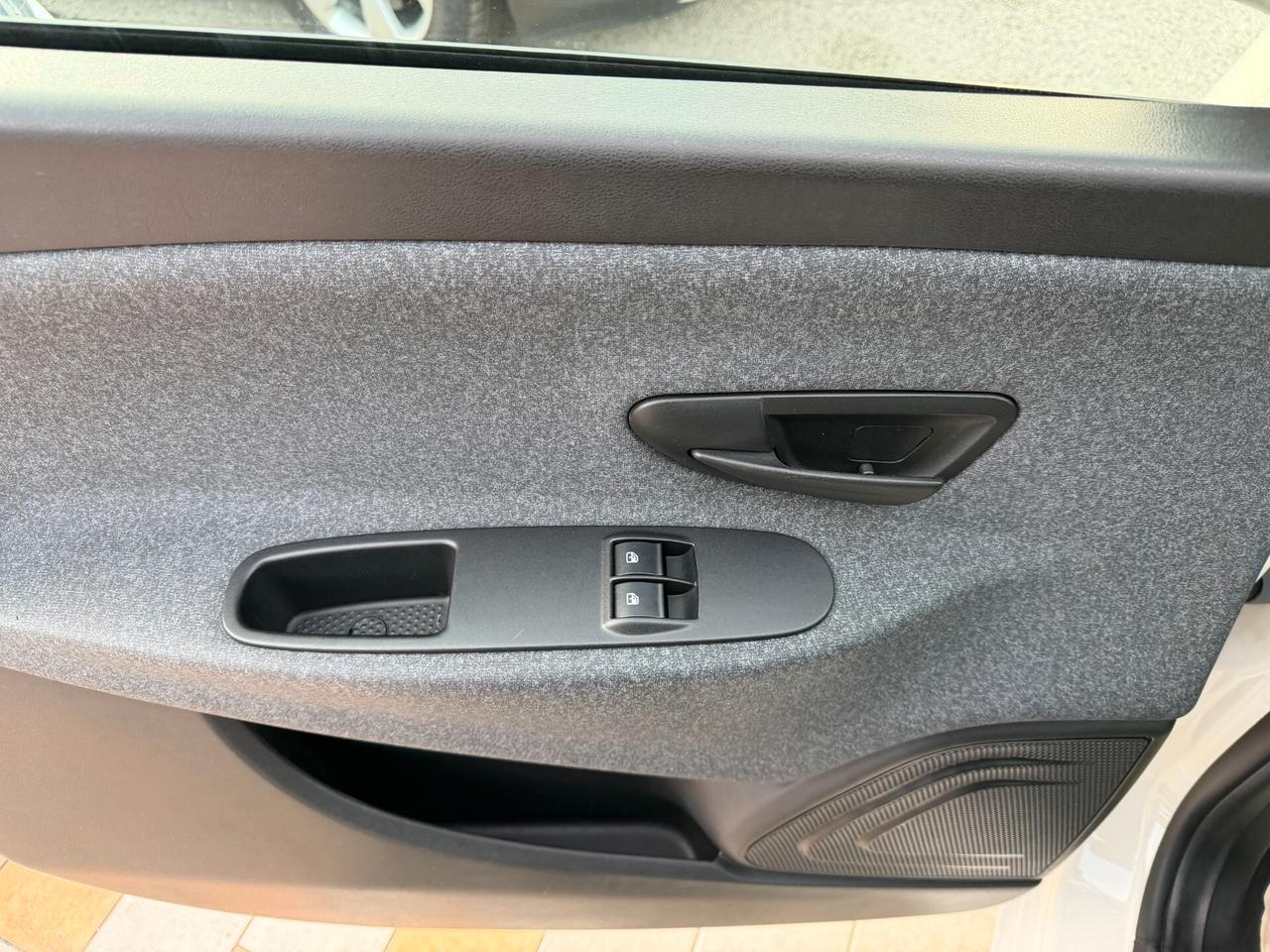 Lancia Ypsilon 1.2 69 cv. ELEFANTINO BLU