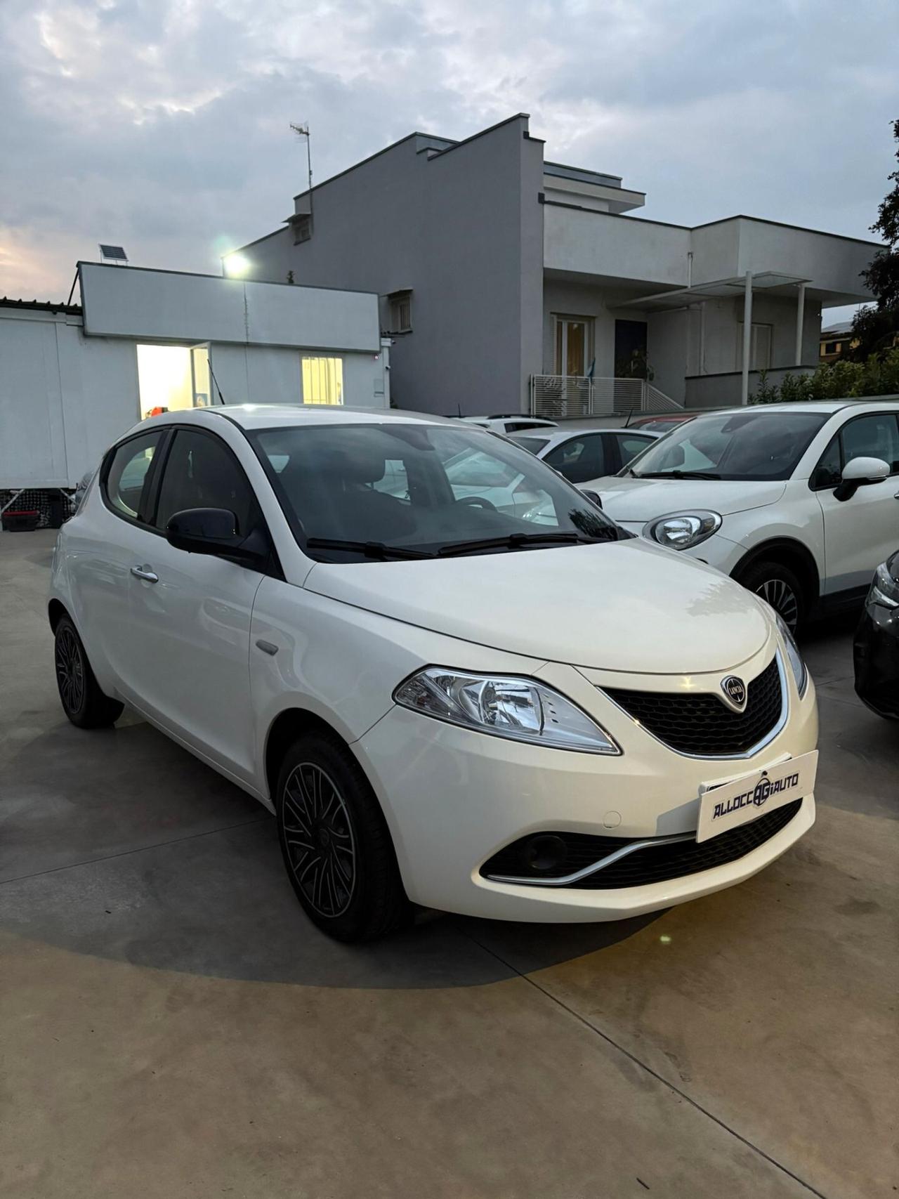 Lancia Ypsilon 1.2 69 CV 5 porte S&S Gold