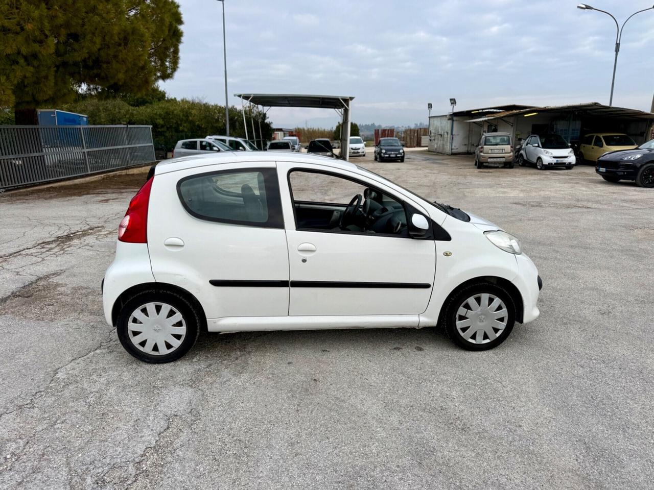 Peugeot 107 5porte 1.0 benzina 68cavalli NEOPATENTATI