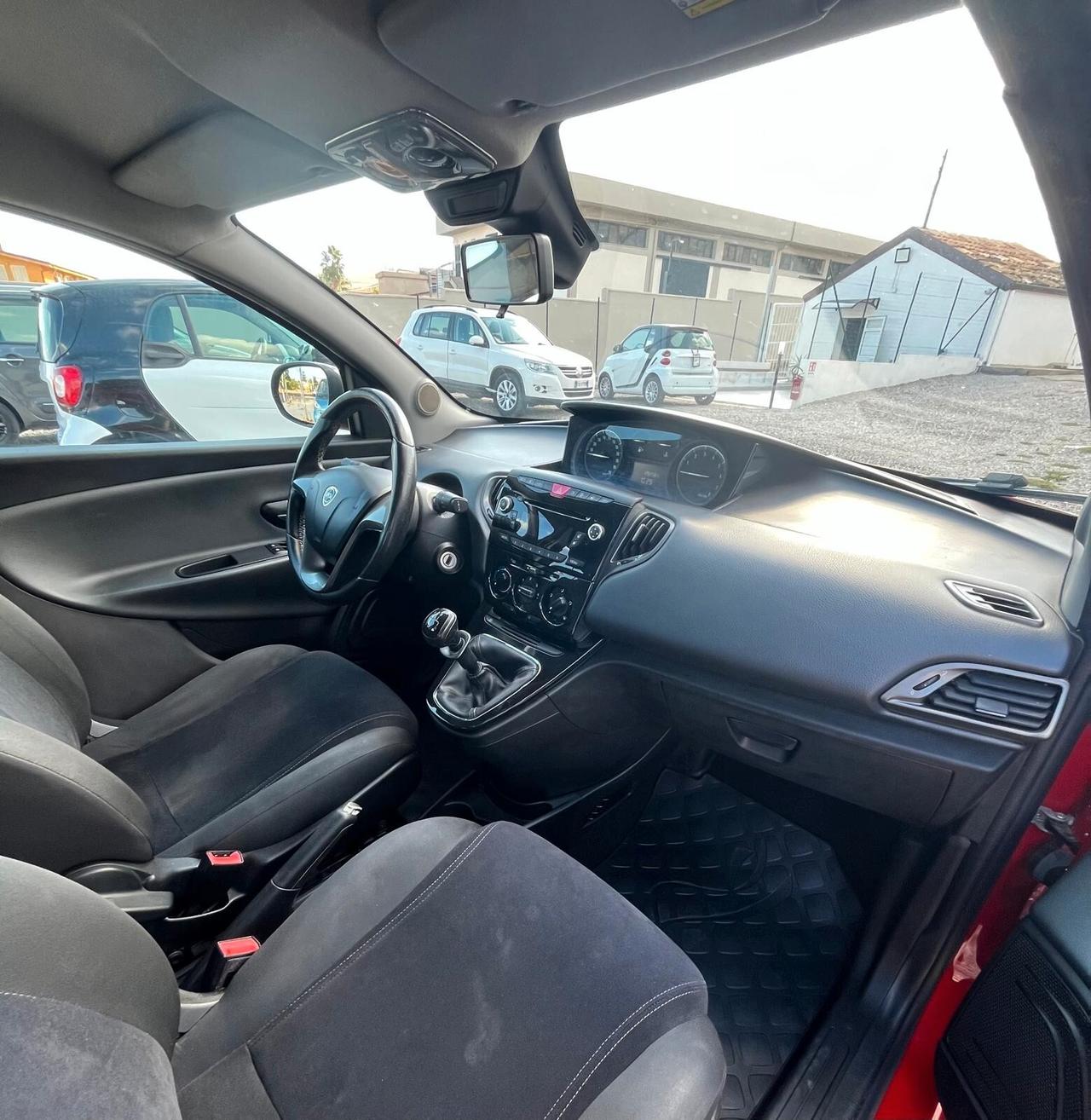 Lancia Ypsilon 1.2 69 CV Platinum