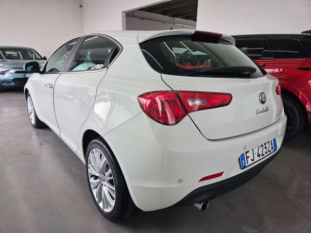 Alfa Romeo Giulietta Giulietta III 2010 1.6 jtdm-2 Progression