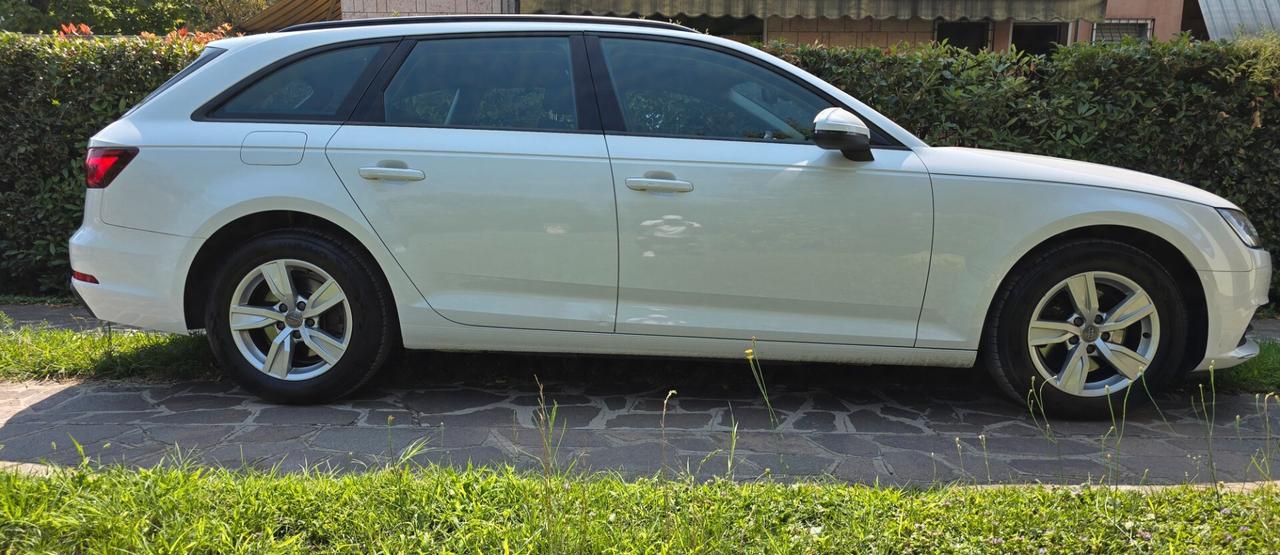 Audi A4 Avant 35 TDI S tronic Business Sport