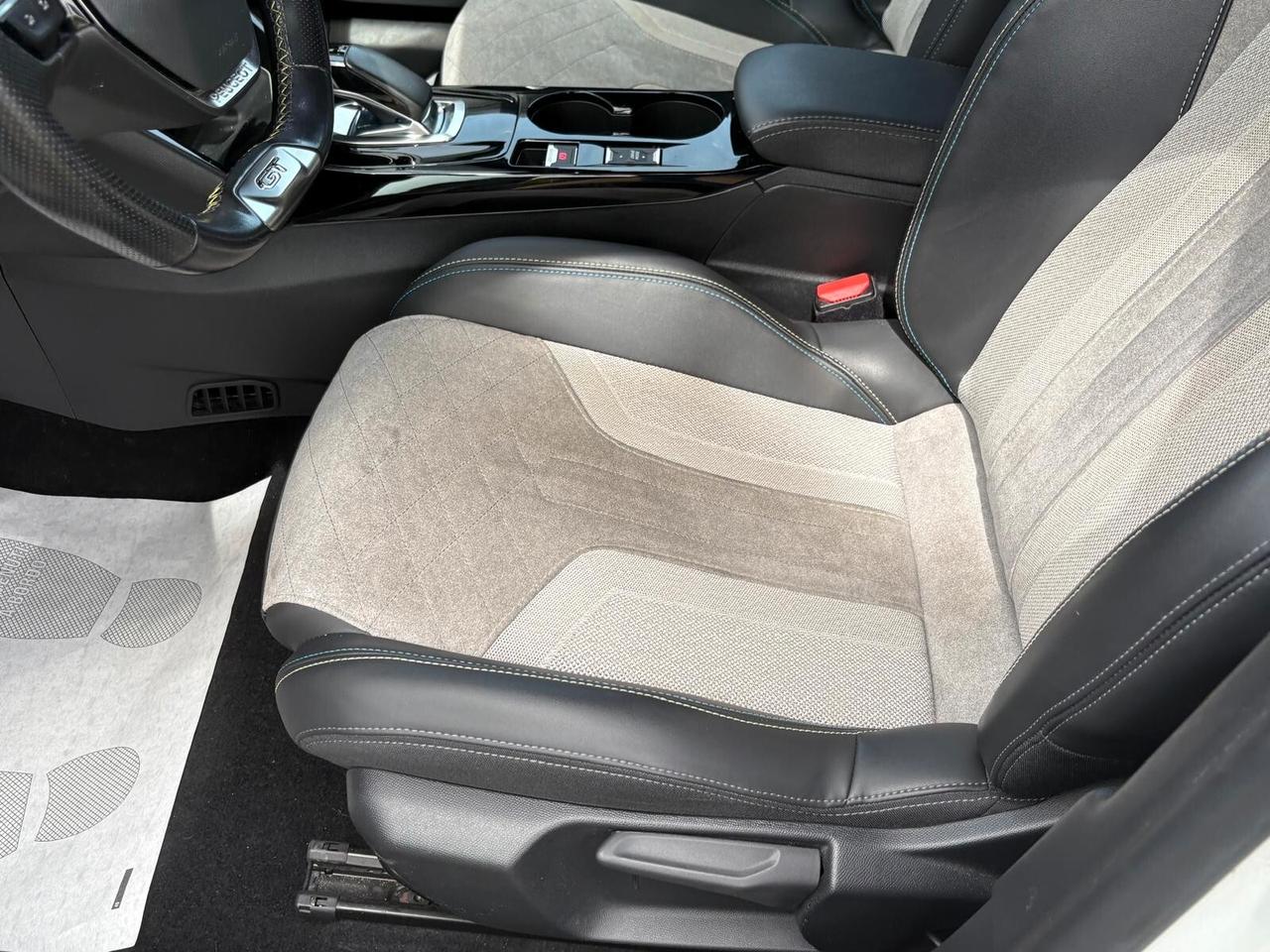 Peugeot 2008 motore elettrico 136 CV GT Pack