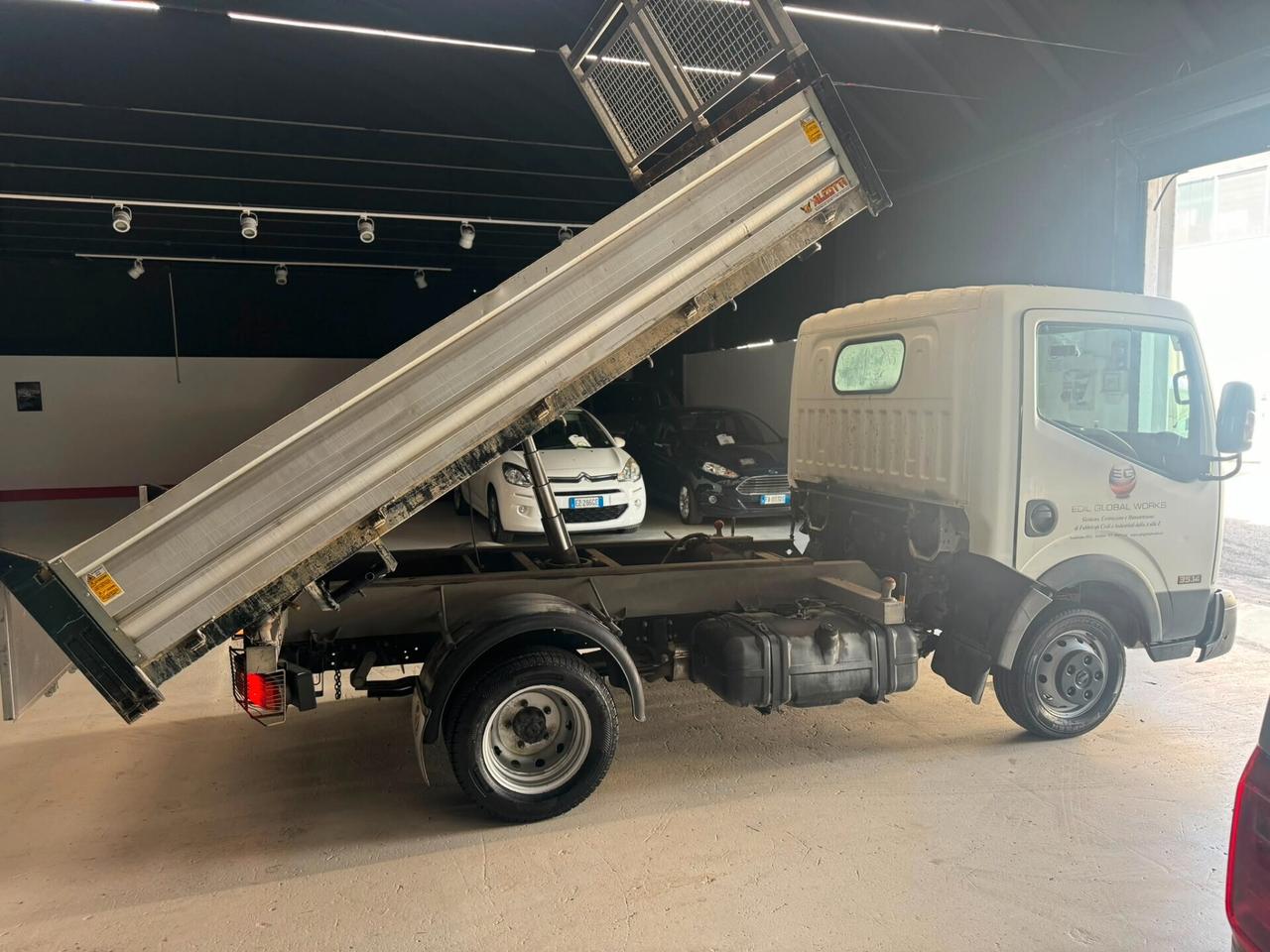 Nissan Cabstar Ribaltabile trilaterale