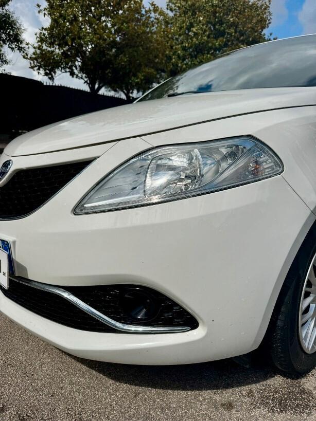 Lancia Ypsilon 1.2 69 CV GPL Ecochic Gold