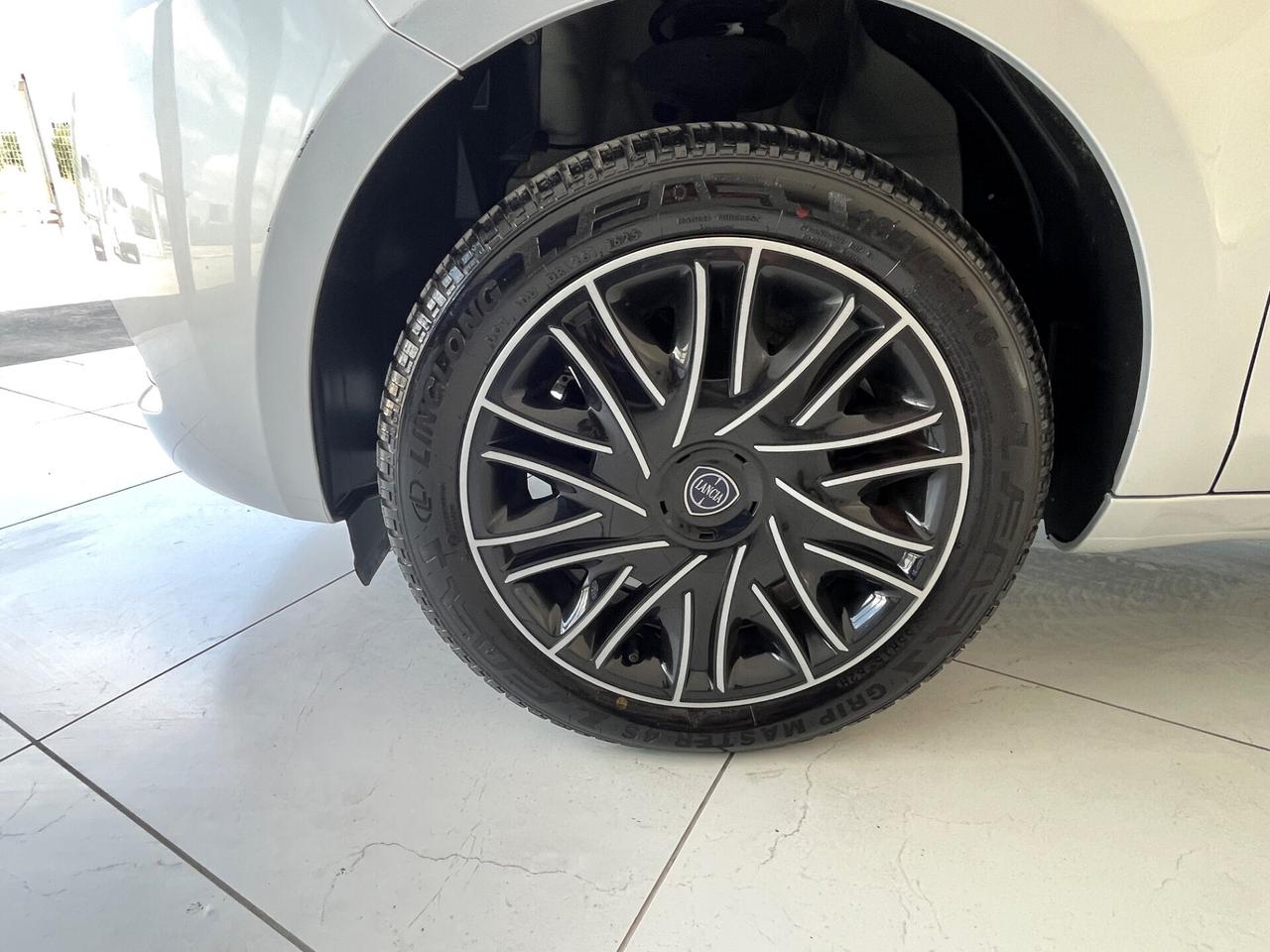 Lancia Ypsilon 1.2 69 CV 5 porte 39000 KM
