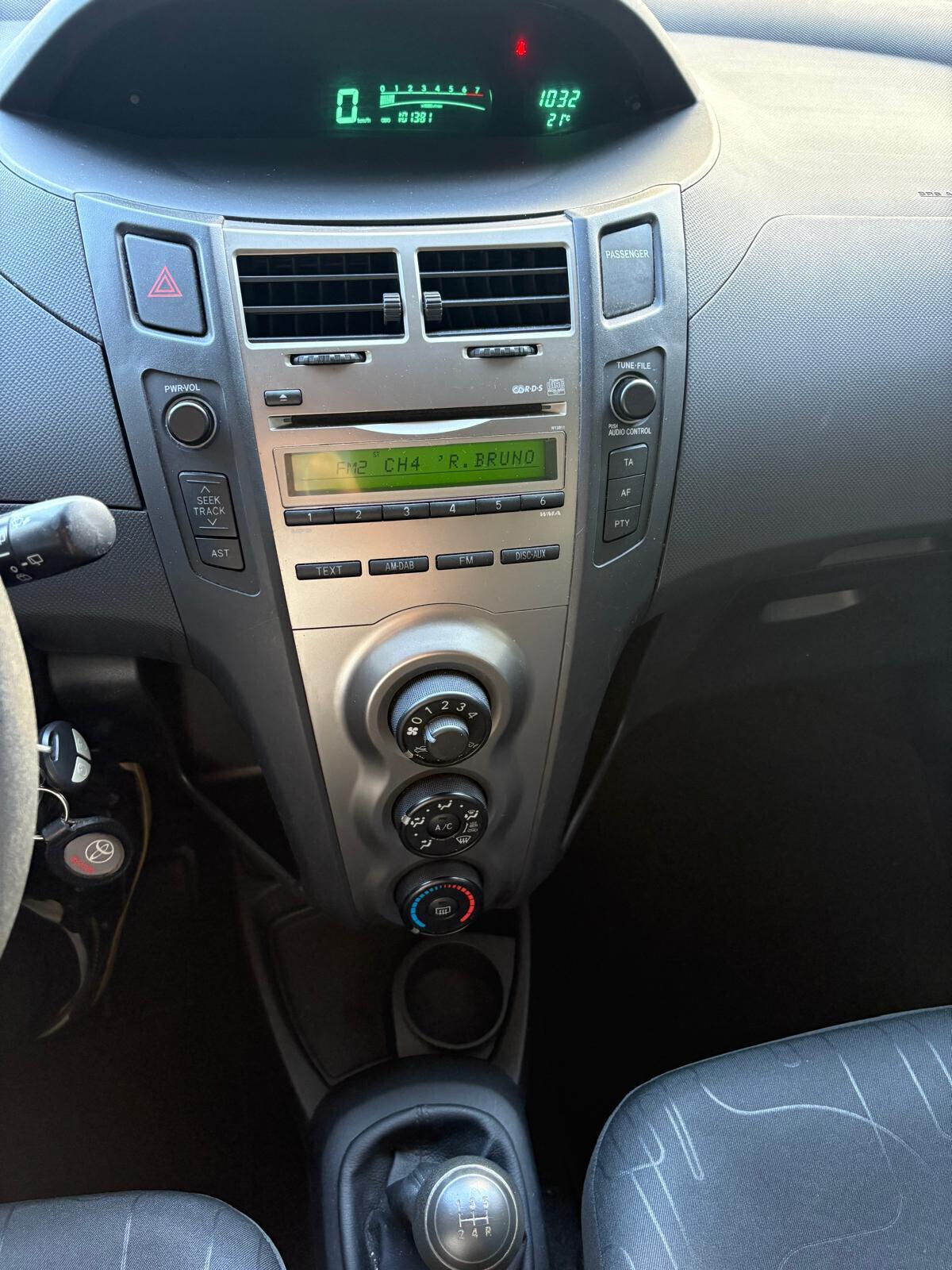 Toyota Yaris 1.0 5 porte