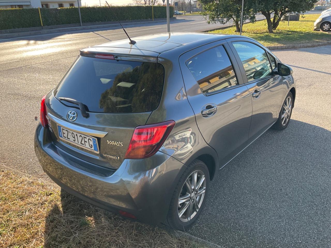 Toyota Yaris 1.5 Hybrid 5 porte by Glamour