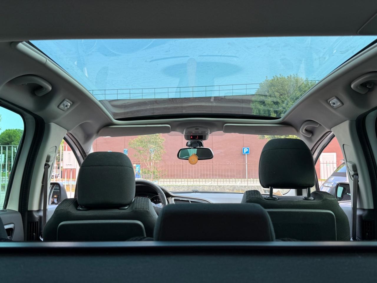 Peugeot 5008 Cielo Panorama 1.6 HDi 115CV Allure