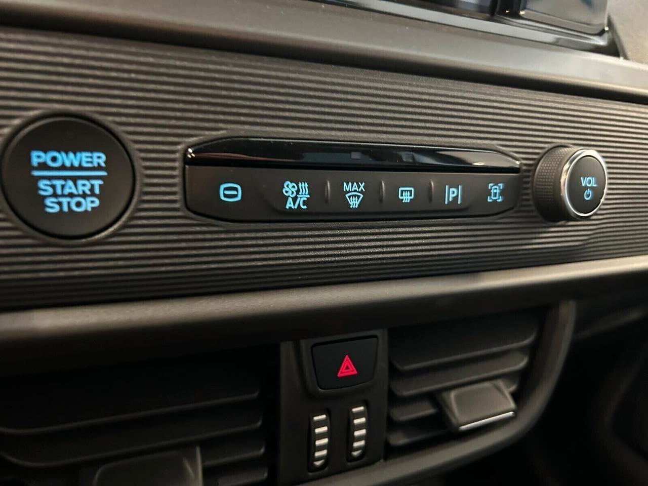 Ford Tourneo Courier TITANIUM 1.0 EcoBoost 6mt KM 0