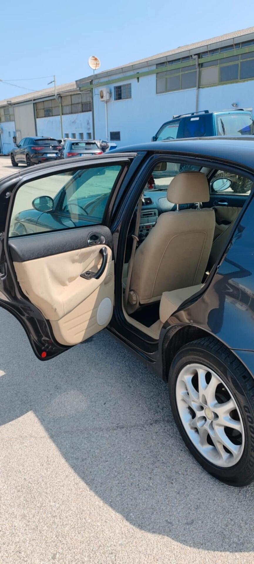 Alfa Romeo 147 1.9 JTD (120) 5 porte Collezione