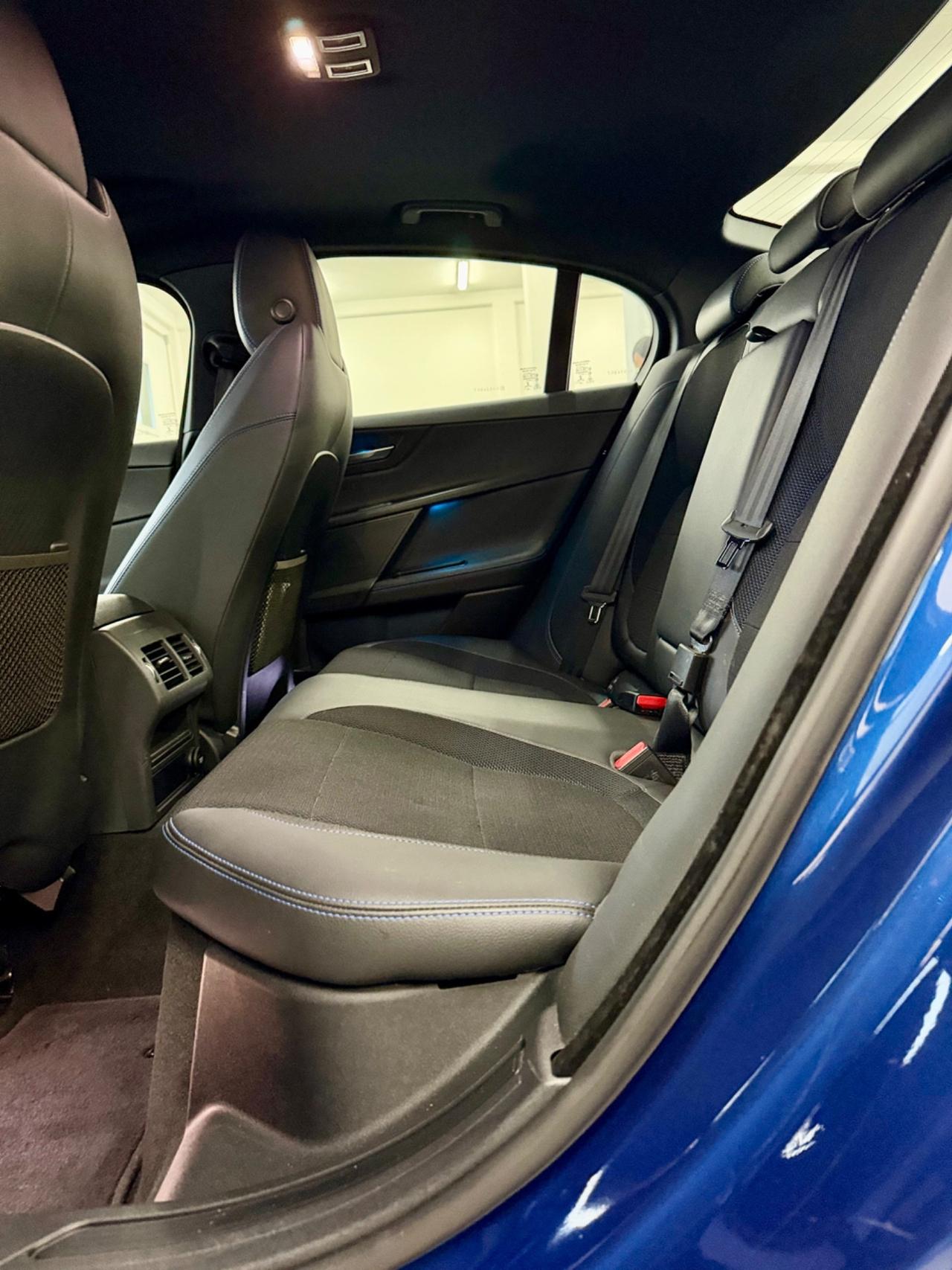 Jaguar XE 2.0 180CV R-Sport FINANZIABILE