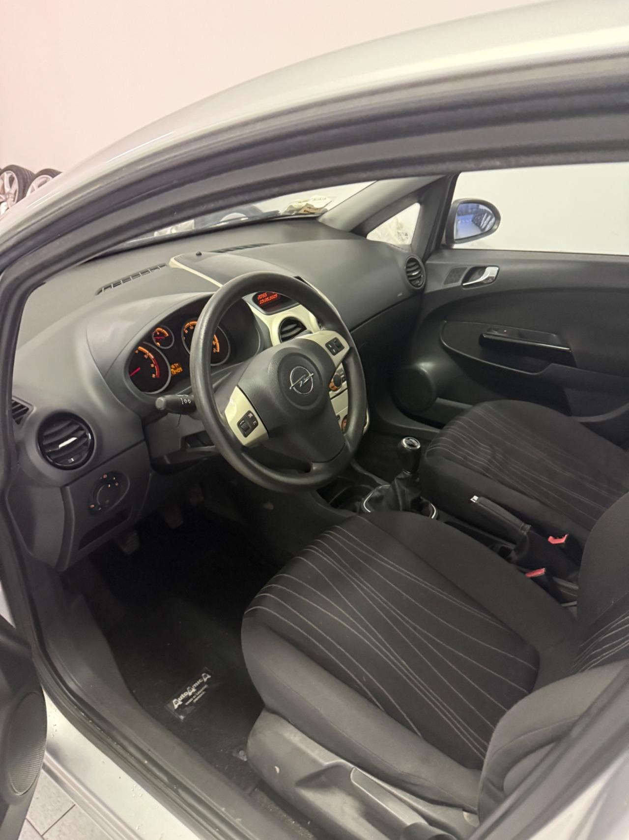 Opel Corsa 1.2 5 porte Cosmo